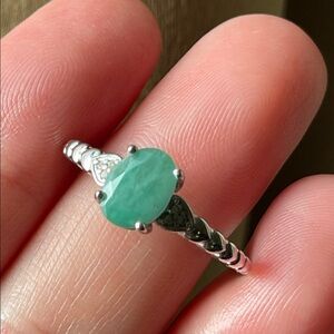NWT Natural Emerald Gemstone 8X6mm Ring 925 Sterling Silver CZ Accents Size 10